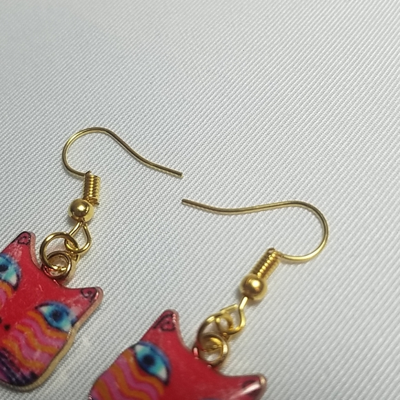 Cat Face Dangle Earrings - Picture 3 of 5